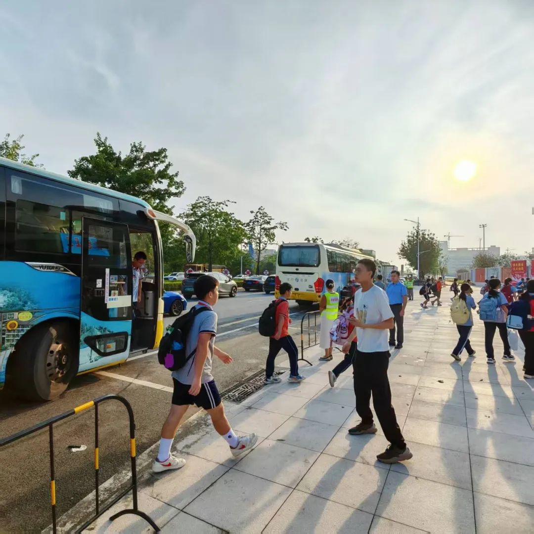 千名學生“專車”接送!江海區這波操作讓家長集體點贊 圖片