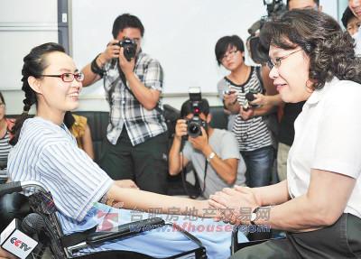 最美女教師獲1572萬善款 希望可以重回講臺