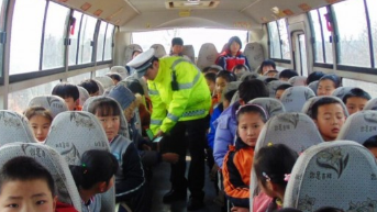 保定新起點(diǎn)校車 安全暢通家校路