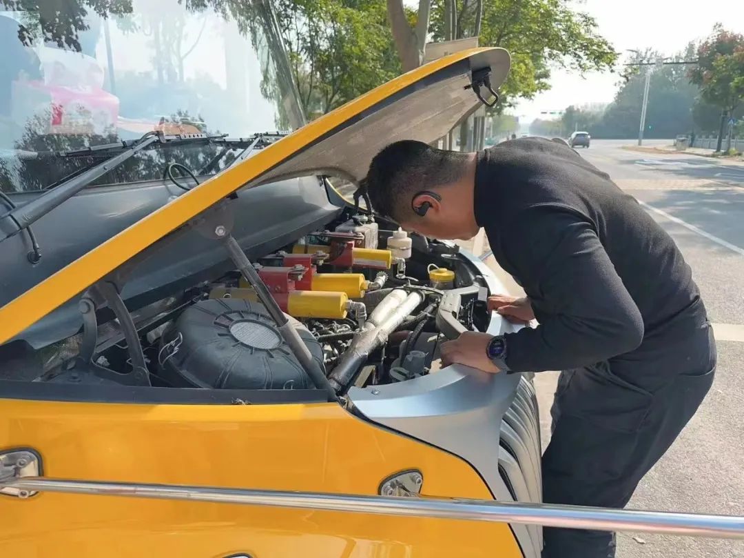 【安全教育】為愛(ài)護(hù)航，安全“童”行--布朗幼兒園校車安全演練