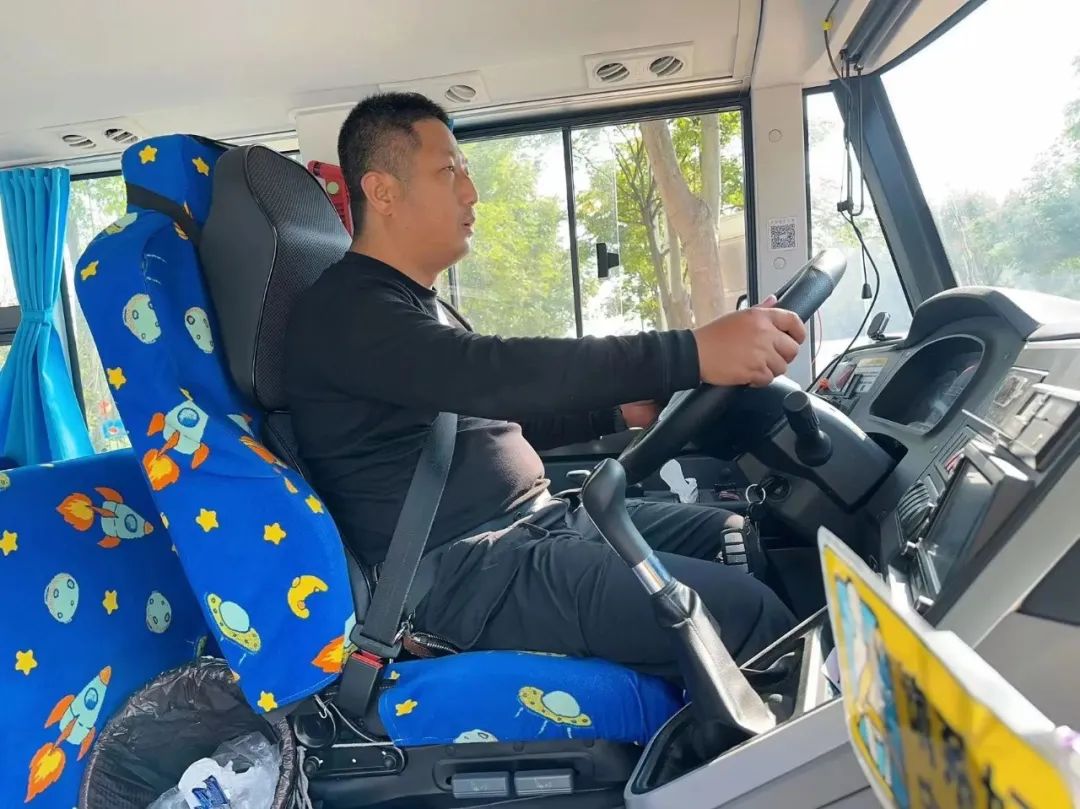 【安全教育】為愛(ài)護(hù)航，安全“童”行--布朗幼兒園校車安全演練