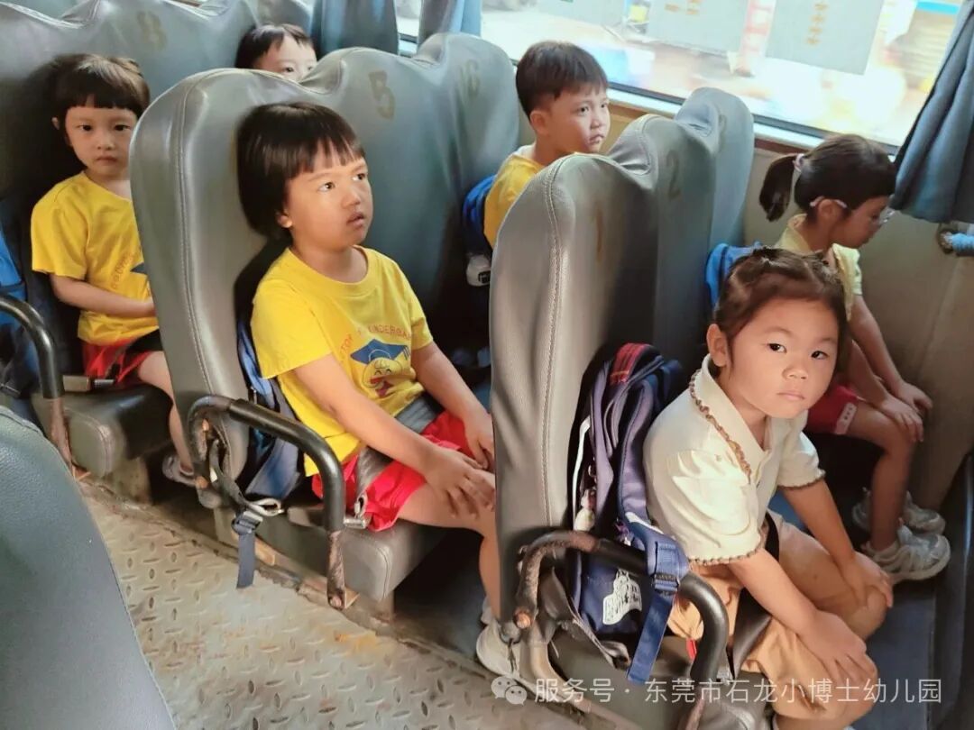 【校車演練】安全乘車，伴我同行——小博士幼兒園校車逃生安全演練活動
