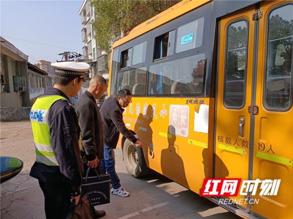 洪江市開展校車安全專項(xiàng)督查