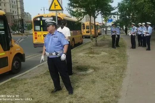 安全生產(chǎn)月 | 大慶交警聯(lián)合教育局開(kāi)展校車(chē)安全突擊檢查及宣傳教育活動(dòng)