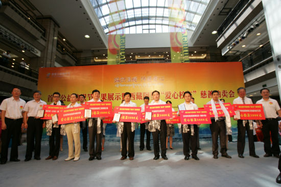 公益編織節:精心編織為西藏阿里愛心校車/