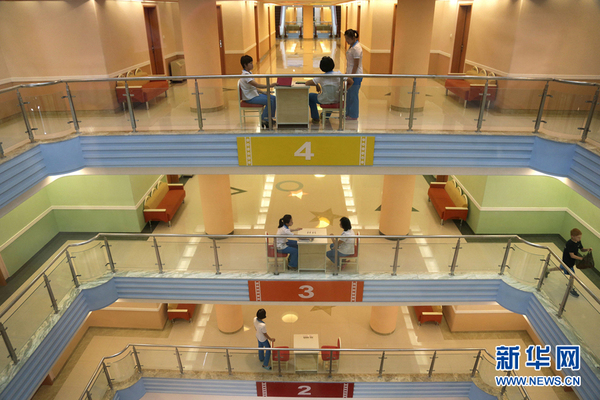 韓媒:金正日母校校車墜谷致逾50死 多名高干子女罹難 當地時間7月29日,朝鮮元山,松濤園國際少年團夏令營的宿舍。(圖片來源:東方IC)