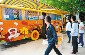 老校車 變廢為寶