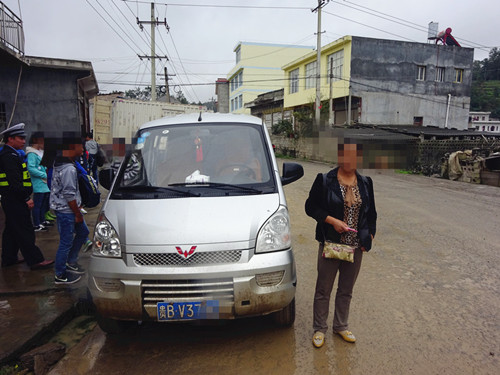 瘋狂的鄉村黑校車！