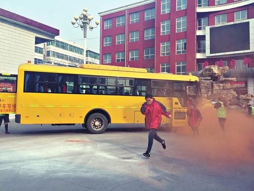 “袋鼠行動”全力護航校車安全——山西童華陽光校車公司舉辦“校車安全大講堂”