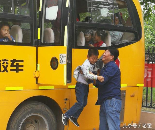 山東省濱州市：陽信縣翟王鎮中小學教會學生1分鐘安全逃離校車