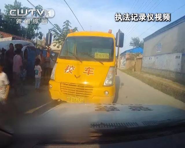 可惡！菏澤一校車司機竟然醉駕載學生上路！重罰入獄，終身禁駕營運車輛！