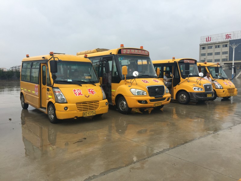 山東滕州：鮑溝鎮(zhèn)學區(qū)聯(lián)合交警中隊為校車安裝定位系統(tǒng) 護航幼兒安全出行