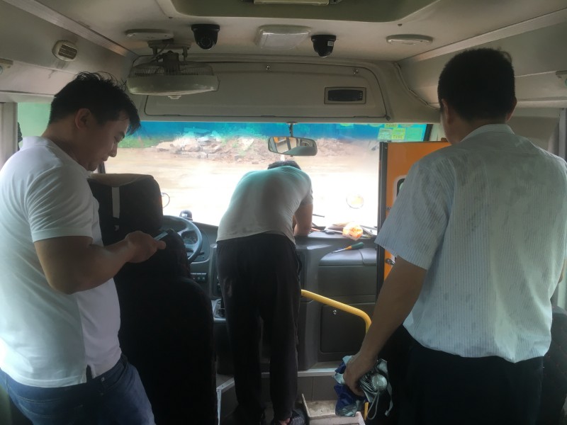 山東滕州：鮑溝鎮(zhèn)學區(qū)聯(lián)合交警中隊為校車安裝定位系統(tǒng) 護航幼兒安全出行