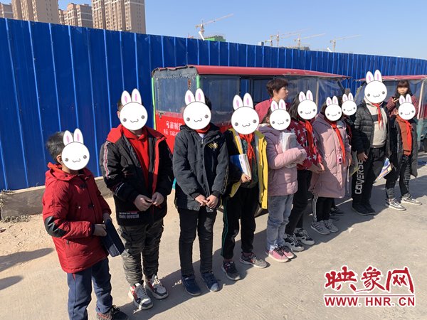 一天查獲6起“黑校車” 鄭州交警五大隊(duì)嚴(yán)查接送學(xué)生車輛超員駕駛交通違法行為