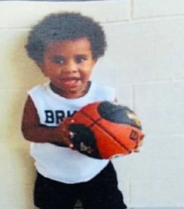 澳大利亞：3歲男孩被落在校車?yán)?小時活活熱死，被發(fā)現(xiàn)時尸體仍系著安全帶