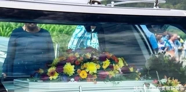 澳大利亞：3歲男孩被落在校車?yán)?小時活活熱死，被發(fā)現(xiàn)時尸體仍系著安全帶