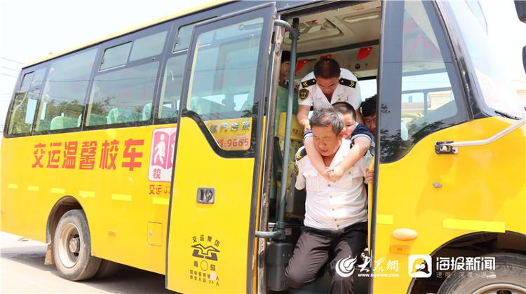 交運(yùn)溫馨校車駕駛員宋學(xué)信當(dāng)選“2021年山東省感動(dòng)交通年度人物”