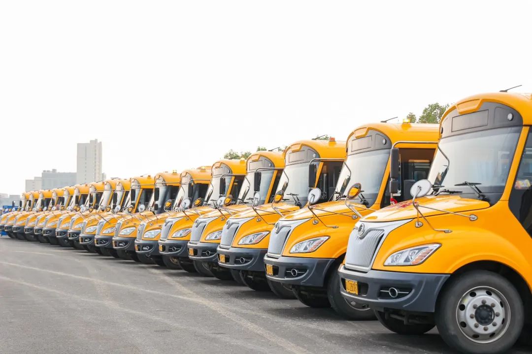 黃驊校車：把公益做成事業