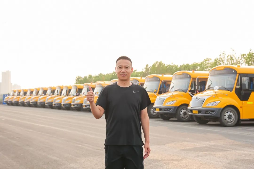 黃驊校車：把公益做成事業