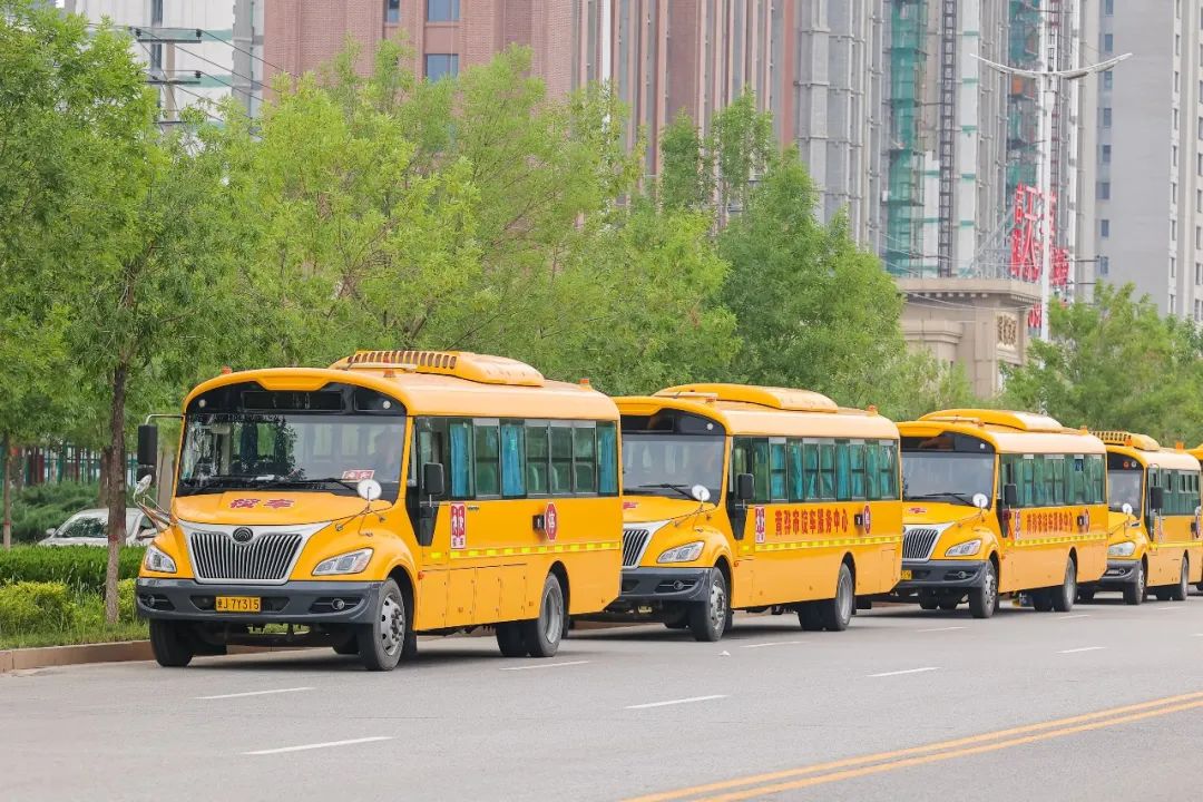 黃驊校車：把公益做成事業