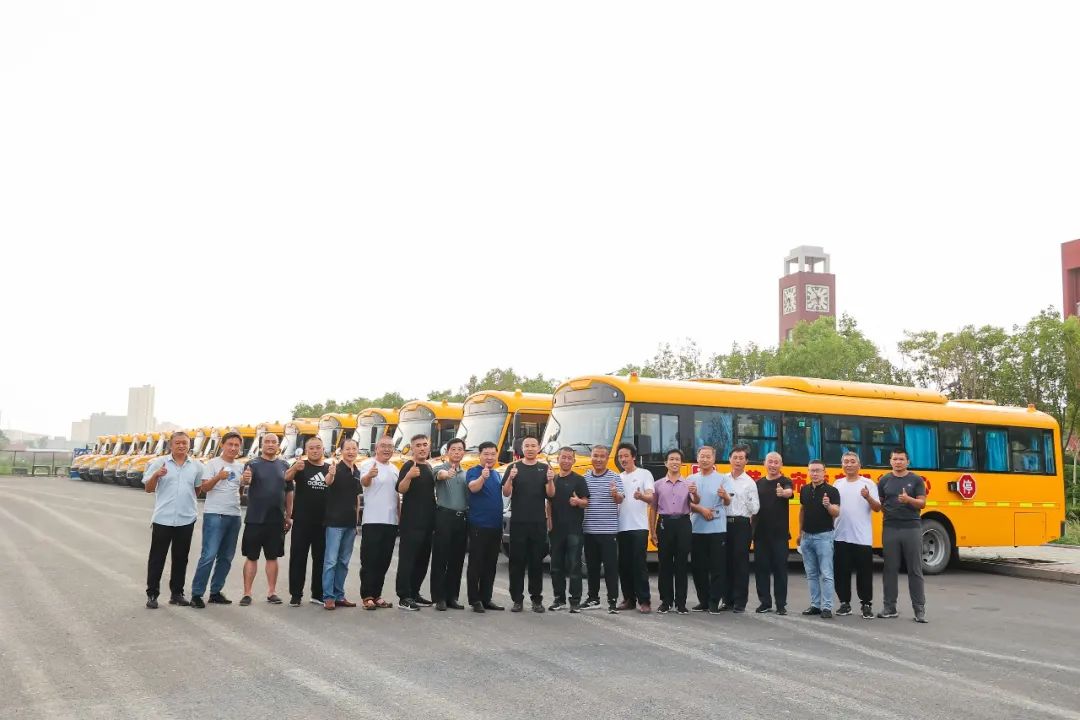 黃驊校車：把公益做成事業