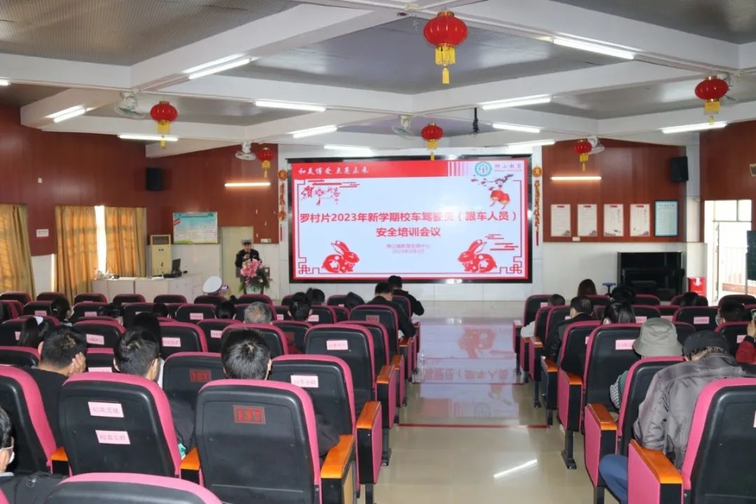 開學在即,校車也來做“體檢”! 開學在即,校車也來做“體檢”!