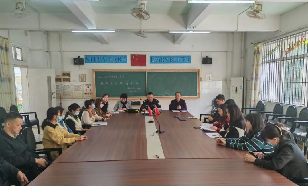 開學在即,校車也來做“體檢”! 開學在即,校車也來做“體檢”!