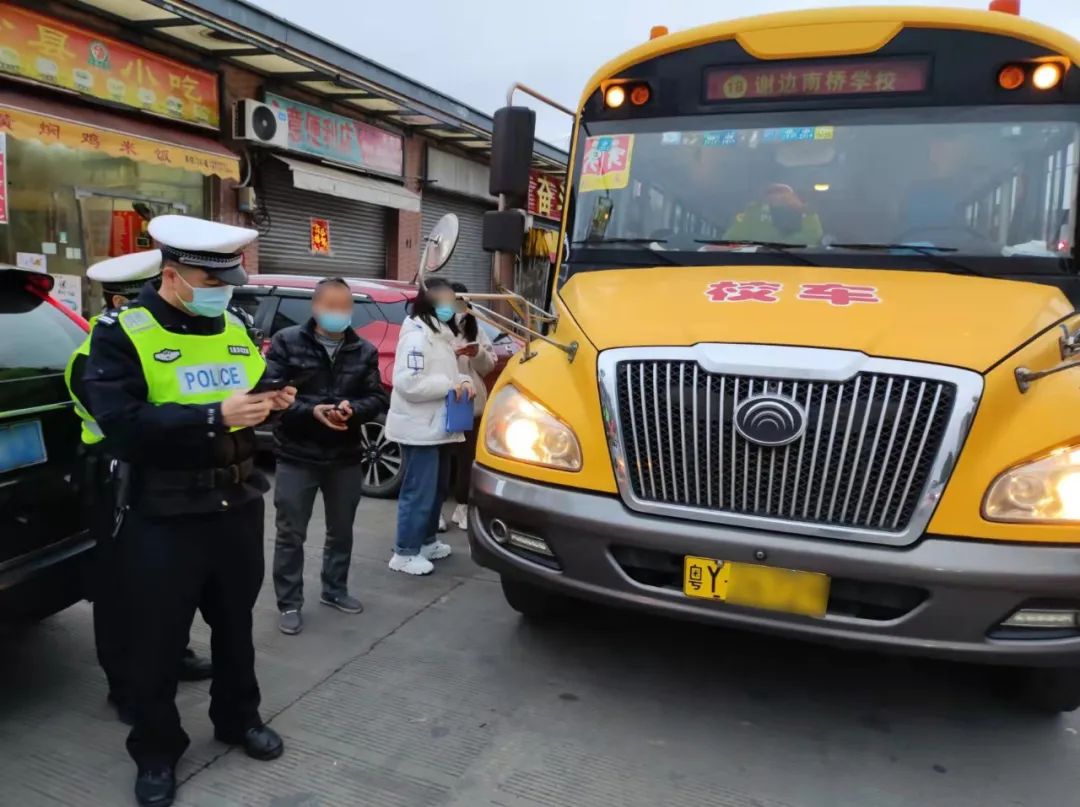 開學在即,校車也來做“體檢”! 開學在即,校車也來做“體檢”!