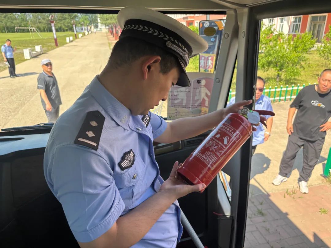多部門(mén)聯(lián)動(dòng)筑牢校車安全防線
