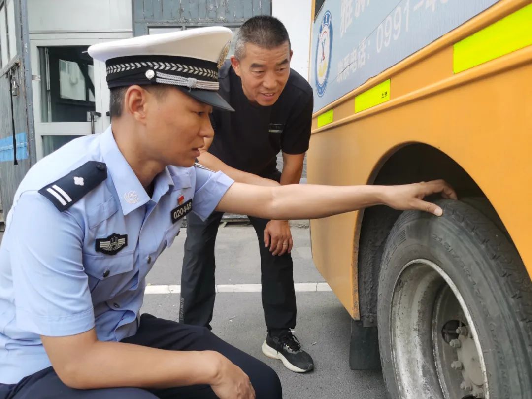 強化校車安全“大檢查”,擰緊校車出行“安全閥”|百日攻堅 圖片