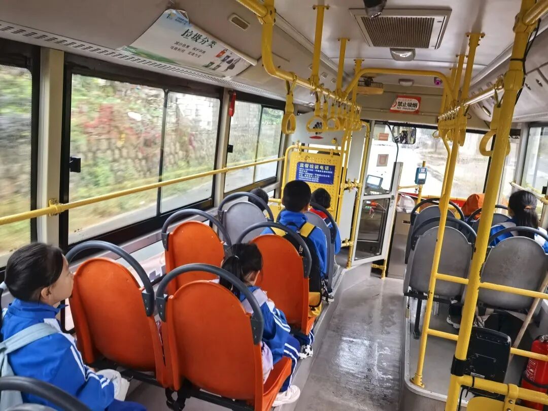 愛心護航：海清鄉鎮公益校車溫暖啟程！