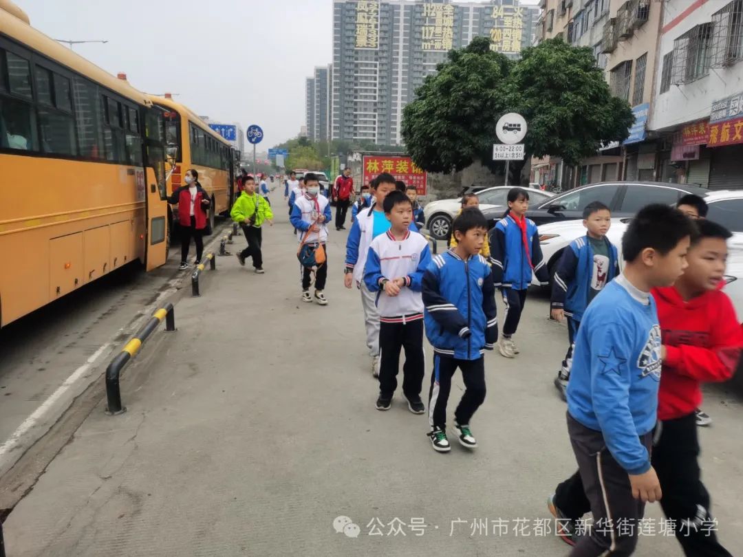 為愛護航·校車安全伴我行——新華街蓮塘小學學生校車體驗活動 圖片