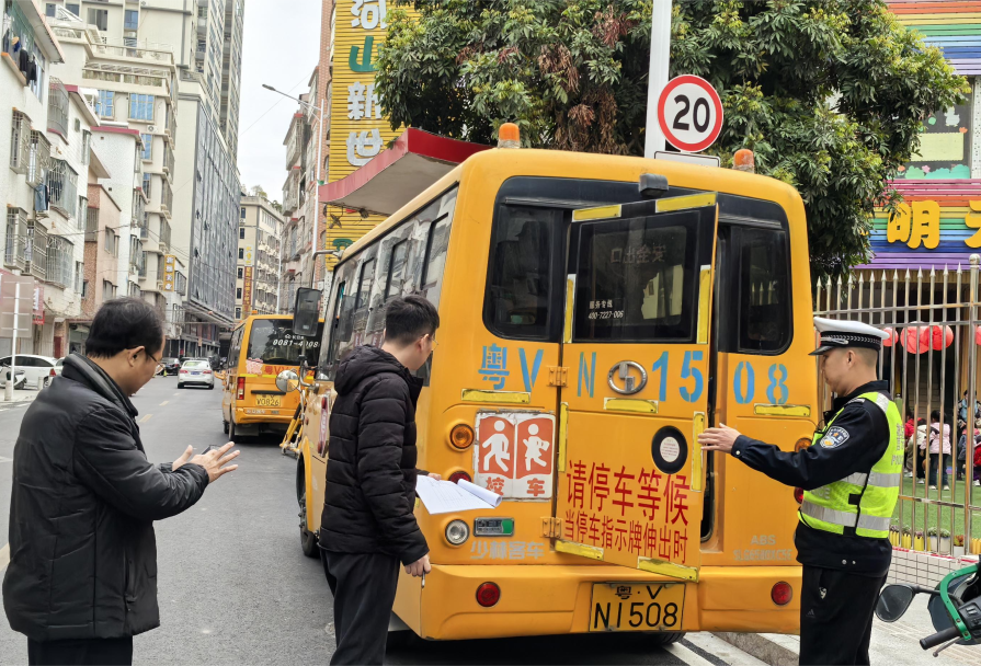 強化校車聯合檢查，為學生安全出行保駕護航
